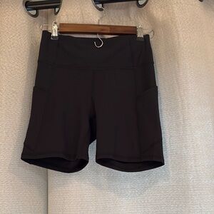 Black Fabletics 6 in biker shorts
